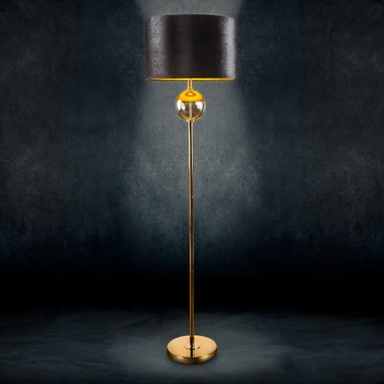 Lampa stojąca KAJA na podstawie łączącej szkło i metal z welwetowym abażurem Lampa stojąca KAJA na podstawie łączącej szkło i metal z welwetowym abażurem - ∅ 43 x 157 cm