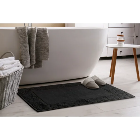 Dywanik łazienkowy NIKA z bawełny, dobrze chłonący wodę z geometrycznym wzorem wykończony błyszczącą nicią - 50 x 70 cm - czarny