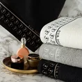 EVA MINGE Ręcznik SILK 8 z puszystej bawełny z welwetową bordiurą z logo kolekcji - 50 x 90 cm - czarny 4