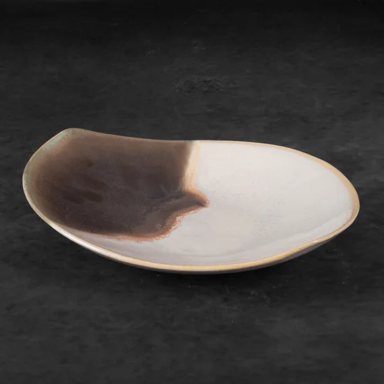 Patera ceramiczna KATIA o asymetrycznym kształcie w stylu boho z cieniowaniem - 28 x 23 x 6 cm - kremowy