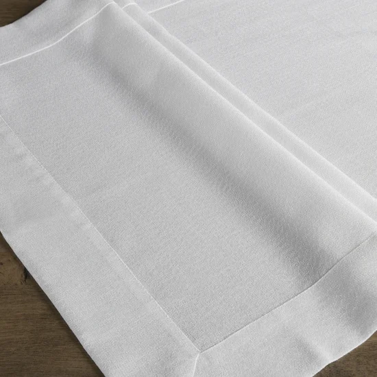 DIVA LINE Obrus jednokolorowy z tkaniny z połyskiem obszyty szeroką kantą - 70 x 150 cm - biały