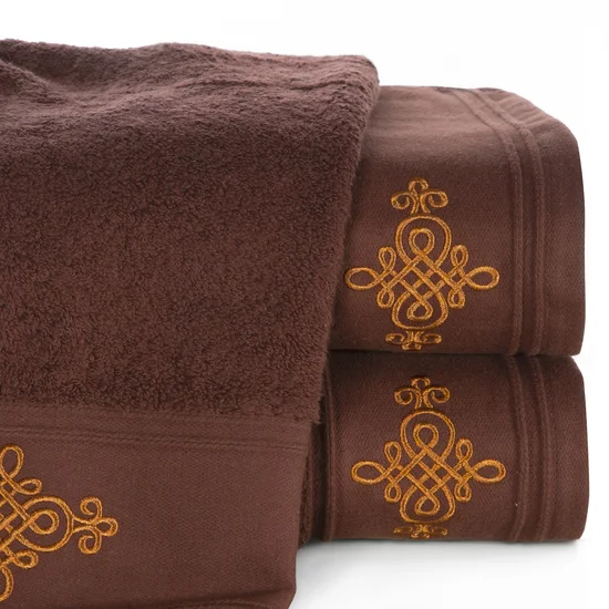 Ręcznik z bordiurą zdobioną ornamentowym haftem - 50 x 90 cm - brązowy