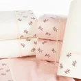 Ręcznik z haftowana bordiurą i pasmanterią - 70 x 140 cm - różowy 4