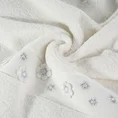 Ręcznik z bordiurą zdobioną aplikacją z trójwymiarowymi haftowanymi kwiatuszkami - 70 x 140 cm - kremowy 5