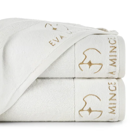 EVA MINGE Ręcznik GAJA z bawełny frotte z welwetową bordiurą i haftem z logo kolekcji - 30 x 50 cm - kremowy