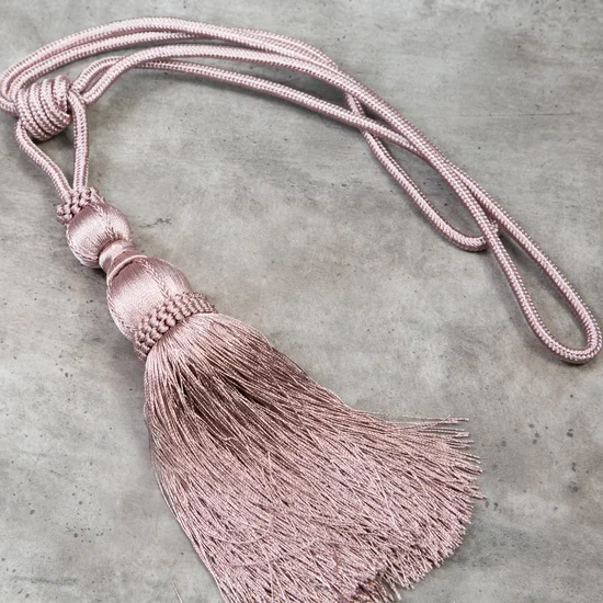 Dekoracyjny sznur do upięć z chwostem - dł. 60 cm - różowy