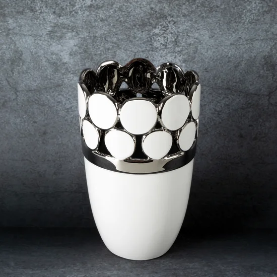 Wazon ceramiczny EMELIA zdobiony ażurowym wzorem w geometryczne kółka podkreślone srebrnym odcieniem - ∅ 14 x 23 cm - biały