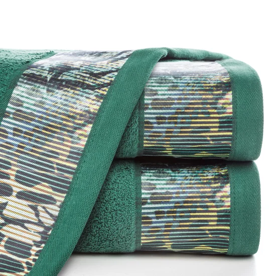 EWA MINGE Ręcznik CARLA z bordiurą zdobioną fantazyjnym nadrukiem - 50 x 90 cm - butelkowy zielony