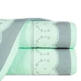 Ręcznik z żakardową bordiurą zdobioną drobnymi kwiatuszkami - 70 x 140 cm - miętowy 1