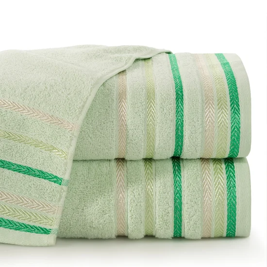 Ręcznik  z kolorowymi paskami w formie jodełki - 70 x 140 cm - zielony