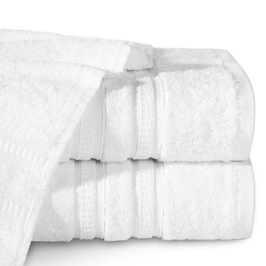 EUROFIRANY PREMIUM Ręcznik MILA  z włókien bambusowych z  bordiurą tkaną w ozdobne pasy 3D - 50 x 90 cm - biały