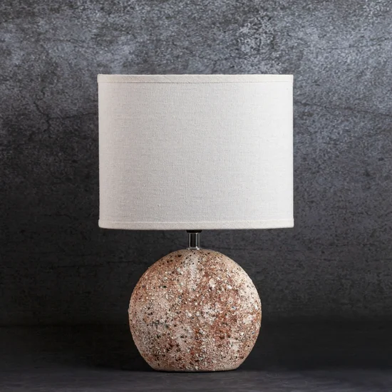 Lampka stołowa GASPAR na kulistej ceramicznej podstawie z abażurem z matowej tkaniny - 25 x 16 x 39 cm - kremowy