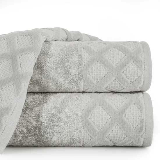 DIVA LINE Ręcznik TOBI w kolorze stalowym, z żakardową bordiurą z geometrycznym, welurowym wzorem - 50 x 90 cm - stalowy