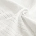 Ręcznik z wypukłą fakturą podkreślony welwetową bordiurą w krateczkę - 70 x 140 cm - biały 5