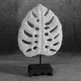 Liść monstery - figurka dekoracyjna ELDO o drobnym strukturalnym wzorze, srebrna - 17 x 6 x 27 cm - srebrny 1