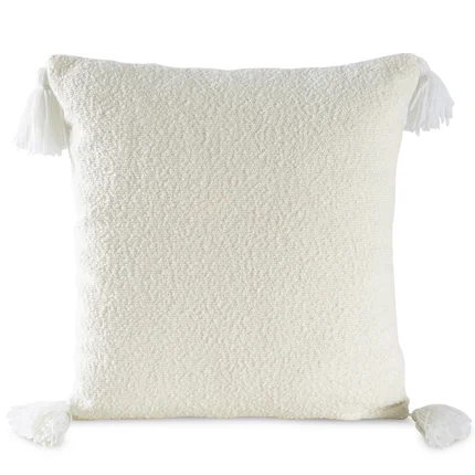 Poszewka dekoracyjna FEMI z pluszu z zdobiona na rogach chwostami Poszewka dekoracyjna FEMI z pluszu z zdobiona na rogach chwostami - 45 x 45 cm