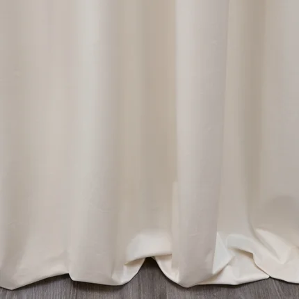 Zasłona beżowa z gładkiego welwetu 140x270 cm taśma SIBEL Pierre Cardin Zasłona beżowa z gładkiego welwetu 140x270 cm taśma SIBEL Pierre Cardin - 140 x 270 cm