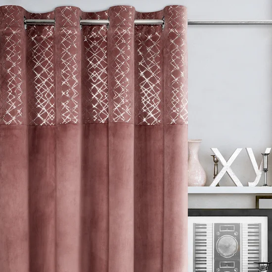 DESIGN 91 Zasłona z welwetu z ozdobnym pasem ze srebrnym geometrycznym nadrukiem w górnej części - 140 x 250 cm - różowy