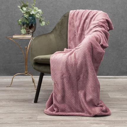 Miękki koc z wytłaczanym wzorem z efektem 3D Miękki koc z wytłaczanym wzorem z efektem 3D - 150 x 200 cm
