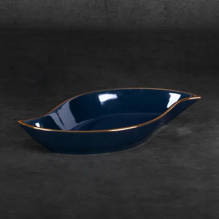 Patera ceramiczna AMORA 1 o lśniącej powierzchni ze złotym detalem Patera ceramiczna AMORA 1 o lśniącej powierzchni ze złotym detalem - 31 x 17 x 5 cm
