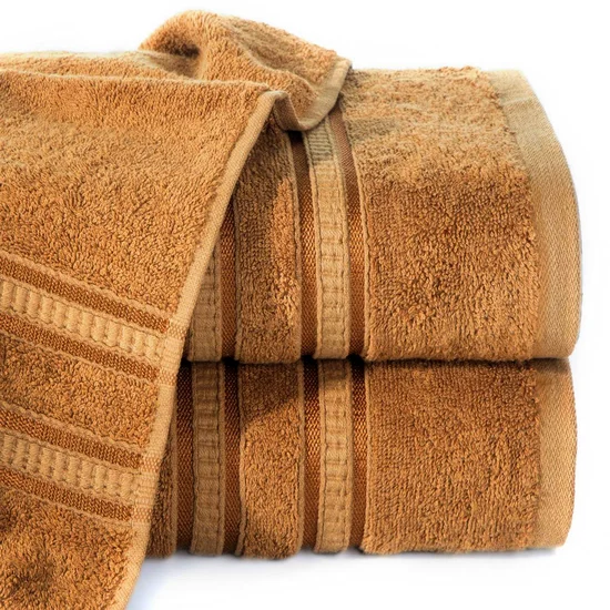 EUROFIRANY PREMIUM Ręcznik MILA  z włókien bambusowych z  bordiurą tkaną w ozdobne pasy 3D - 70 x 140 cm - brązowy