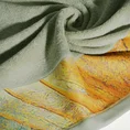 EVA MINGE Ręcznik STELLA z puszystej bawełny z bordiurą zdobioną designerskim nadrukiem - 50 x 90 cm - oliwkowy 5
