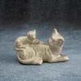 Kotki - figurka dekoracyjna ELVIN o drobnym strukturalnym wzorze łuski, szampańska - 9 x 20 x 12 cm - szampański 1