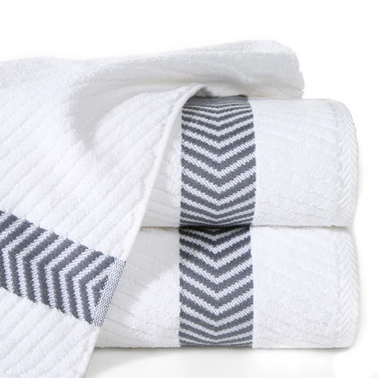 Ręcznik z żakardową bordiurą - 50 x 90 cm - kremowy