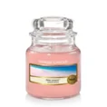 YANKEE CANDLE - Mała świeca zapachowa w słoiku - Pink Sands - ∅ 6 x 9 cm - różowy 1
