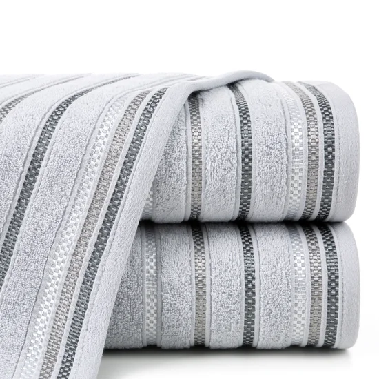 Ręcznik LIVIA  z kolorowymi paskami tkanymi we wzór jodełki - 50 x 90 cm - jasnopopielaty