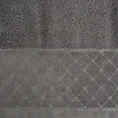 Ręcznik MARTHA z  miękką szenilową bordiurą ze srebrnym geometrycznym wzorem - 50 x 90 cm - grafitowy 2