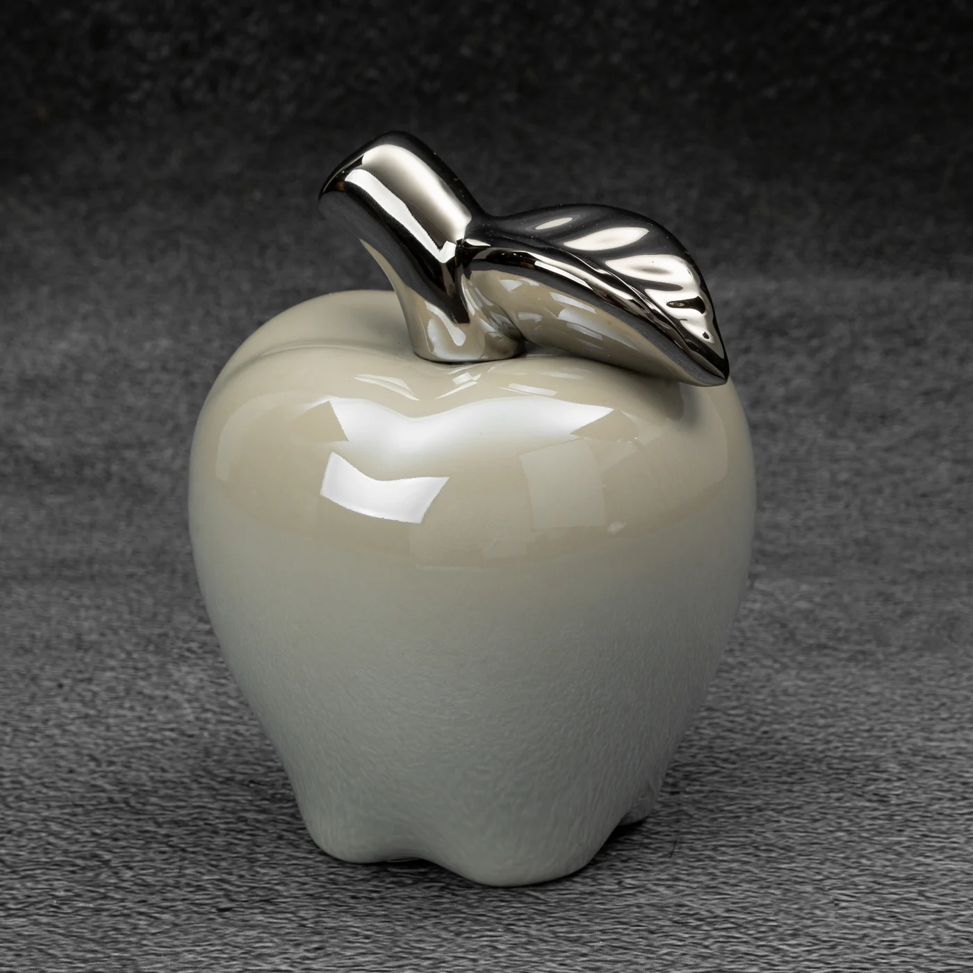 Jabłko - figurka ceramiczna SIMONA z perłowym połyskiem