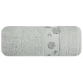 Ręcznik z bordiurą zdobioną aplikacją z trójwymiarowymi haftowanymi kwiatuszkami - 70 x 140 cm - srebrny 3