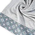 Ręcznik z żakardową bordiurą i geometrycznym wzorem - 50 x 90 cm - srebrny 5