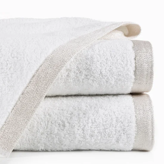 Ręcznik z delikatną bordiurą - 70 x 140 cm - biały