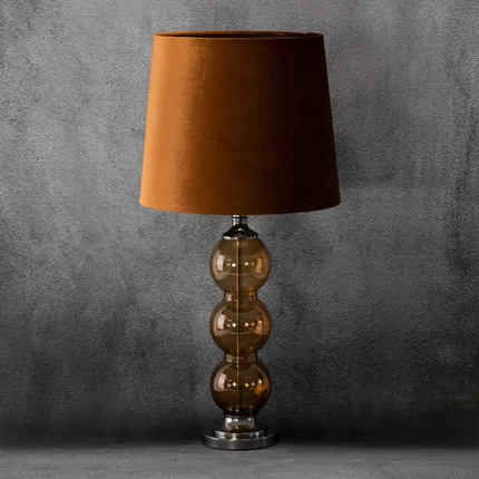 Lampa stołowa HAIDI na podstawie ze szkła z abażurem ze lśniącego welwetu Lampa stołowa HAIDI na podstawie ze szkła z abażurem ze lśniącego welwetu - 32 x 38 x 78 cm
