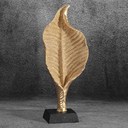 Kalia - figurka dekoracyjna ELDO o drobnym strukturalnym wzorze, złota Kalia - figurka dekoracyjna ELDO o drobnym strukturalnym wzorze, złota - 14 x 8 x 34 cm