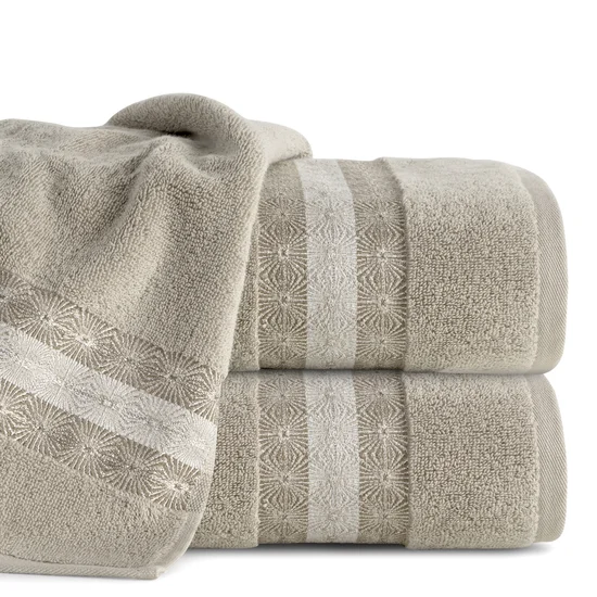 Ręcznik bawełniany MALIKA 50X90 cm z żakardową bordiurą z wzorem podkreślonym błyszczącą nicią beżowy - 50 x 90 cm - beżowy