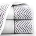 Ręcznik bawełniany z ozdobnym motywem geometrycznym - 70 x 140 cm - biały 1