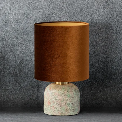 Lampa stołowa STELA na podstawie z betonu z abażurem z lśniącego welwetu Lampa stołowa STELA na podstawie z betonu z abażurem z lśniącego welwetu - ∅ 23 x 38 cm