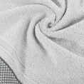 Ręcznik KINGA z żakardową bordiurą w pasy w drobną krateczkę - 50 x 90 cm - srebrny 5