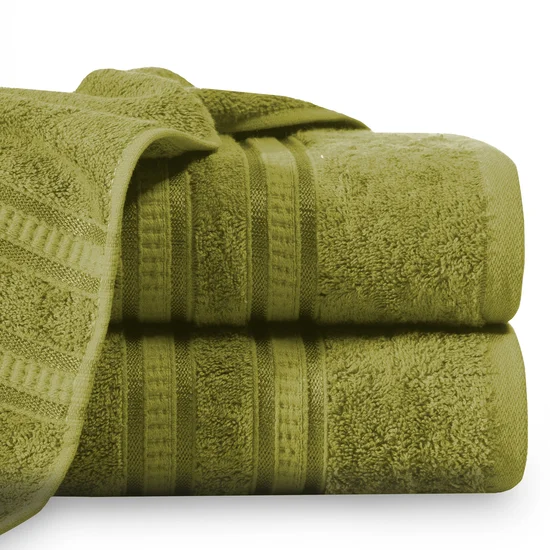 EUROFIRANY PREMIUM Ręcznik MILA  z włókien bambusowych z  bordiurą tkaną w ozdobne pasy 3D - 70 x 140 cm - oliwkowy