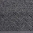 Ręcznik z welwetową bordiurą z wytłaczanym geometrycznym wzorem - 70 x 140 cm - grafitowy 2