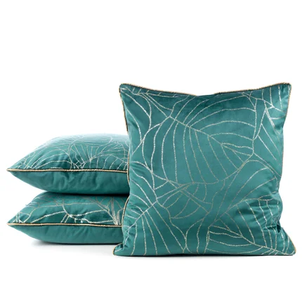 LIMITED COLLECTION poszewka LILI 4 z miękkiego welwetu ze złotym motywem liści lilii wodnej LIMITED COLLECTION poszewka LILI 4 z miękkiego welwetu ze złotym motywem liści lilii wodnej - 45 x 45 cm