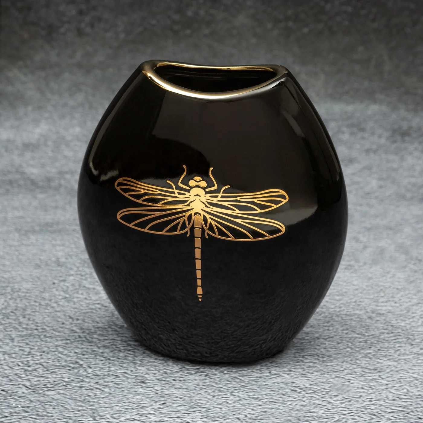 Wazon ceramiczny z nadrukiem złotej ważki