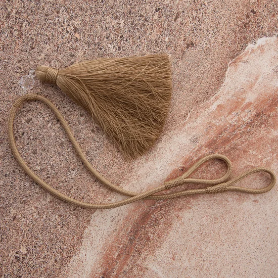 Dekoracyjny sznur do upięć LILI z ozdobnym chwostem i koralikiem - 63 cm - złocisty