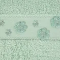 Ręcznik z bordiurą zdobioną aplikacją z trójwymiarowymi haftowanymi kwiatuszkami - 50 x 90 cm - miętowy 2