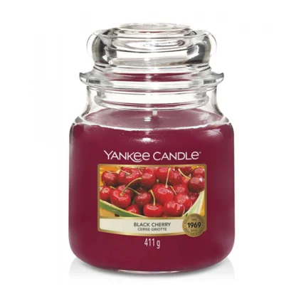 YANKEE CANDLE - Średnia świeca zapachowa w słoiku - Black Cherry YANKEE CANDLE - Średnia świeca zapachowa w słoiku - Black Cherry - ∅ 11 x 13 cm