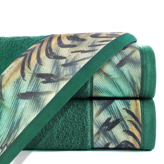 EWA MINGE Ręcznik COLLIN z bordiurą zdobioną fantazyjnym nadrukiem - 50 x 90 cm - butelkowy zielony