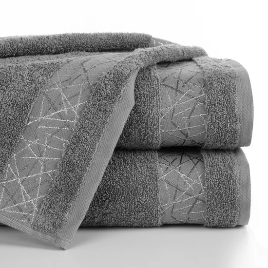 Ręcznik bawełniany NIKA 50x90 cm z żakardową bordiurą z geometrycznym wzorem podkreślonym srebrną nicią, grafitowy - 50 x 90 cm - grafitowy